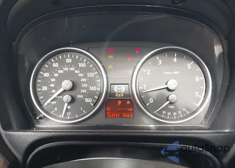 2006 BMW 325 Xi z USA, uszkodzony, nr VIN WBAVD13566KV12363